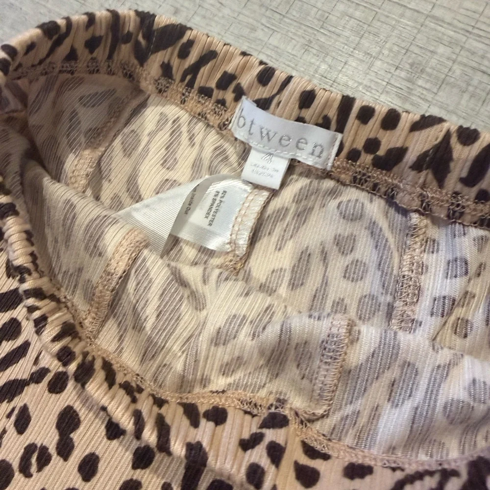 Btween Western Sweatshirt & Leopard Flare Leggings Set size 4 - Picture 5 of 5